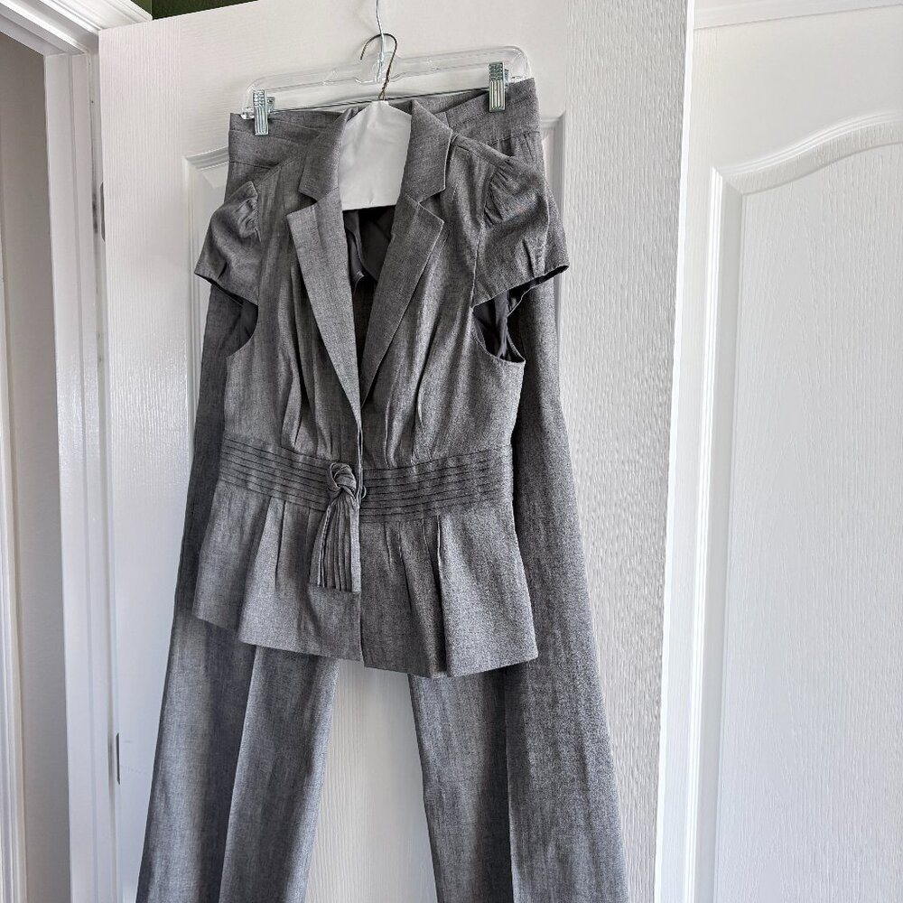 Women's BCBG Max Azria Gray Linen Blend Short-Sleeved Suit Size 2